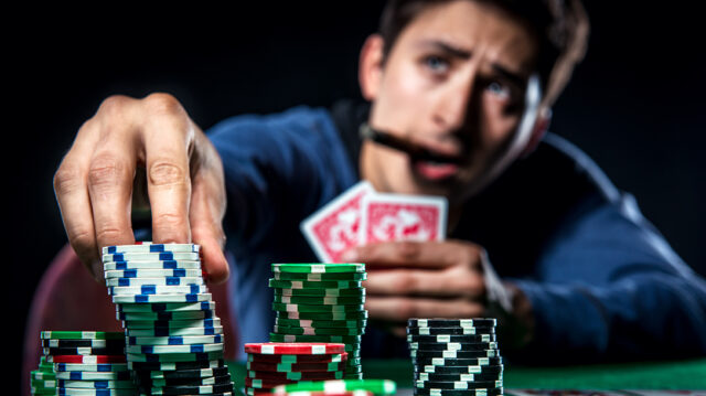 Chơi Poker